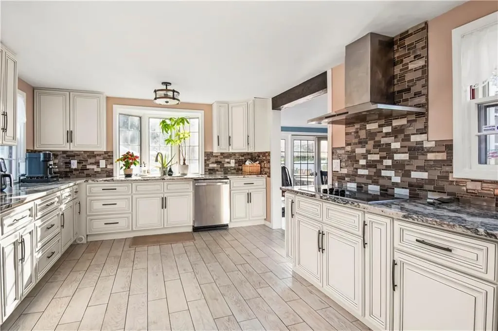 29 Poppy Drive Cranston RI 02920