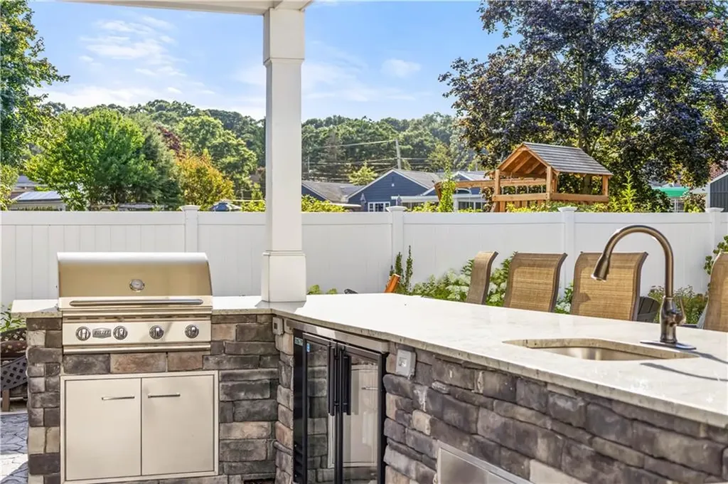 29 Poppy Drive Cranston RI 02920