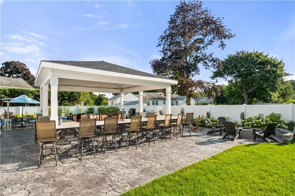 29 Poppy Drive Cranston RI 02920