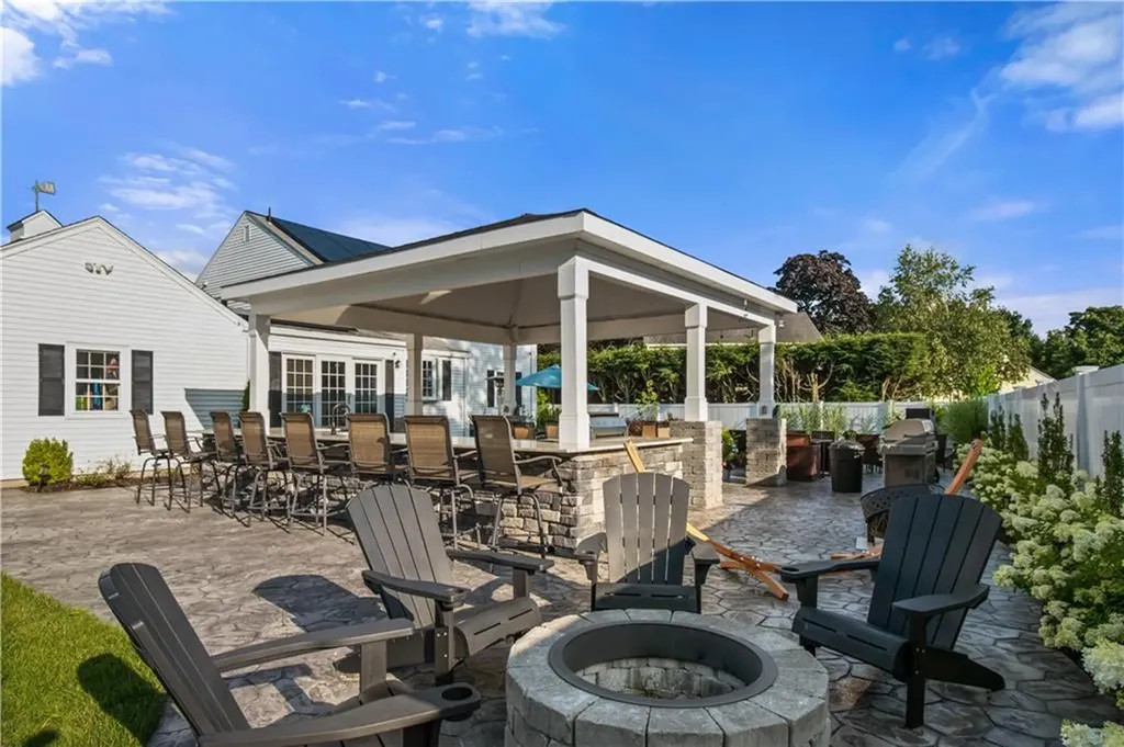 29 Poppy Drive Cranston RI 02920