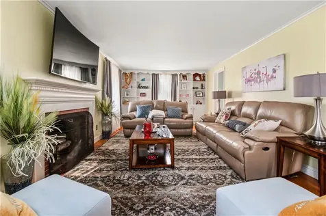 29 Poppy Drive Cranston RI 02920