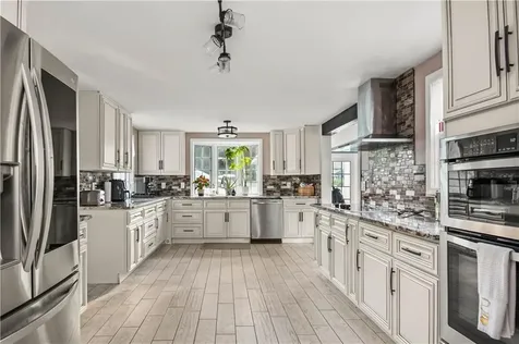 29 Poppy Drive Cranston RI 02920