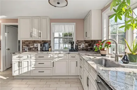 29 Poppy Drive Cranston RI 02920