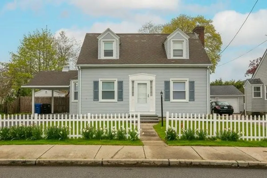 94 Eustis Avenue Newport RI 02840