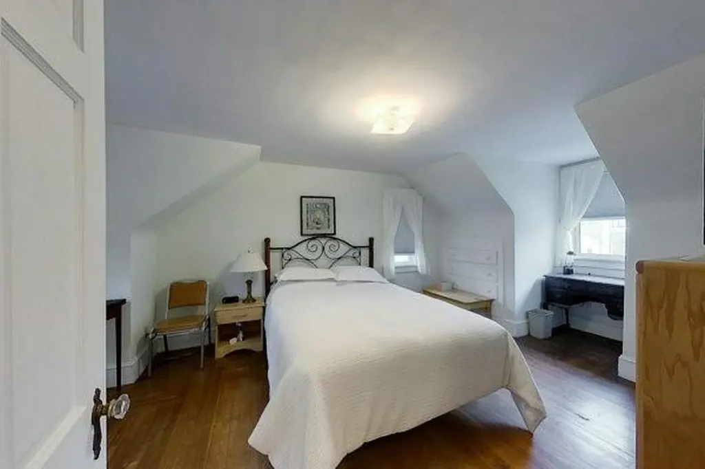 94 Eustis Avenue Newport RI 02840