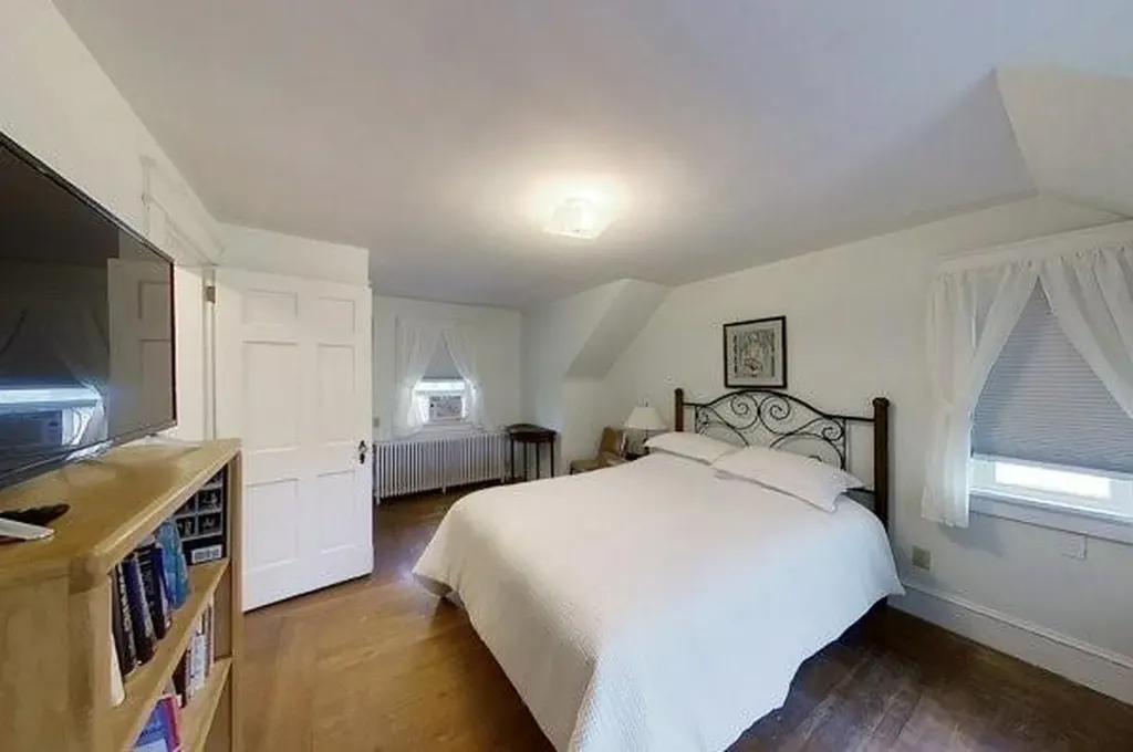 94 Eustis Avenue Newport RI 02840