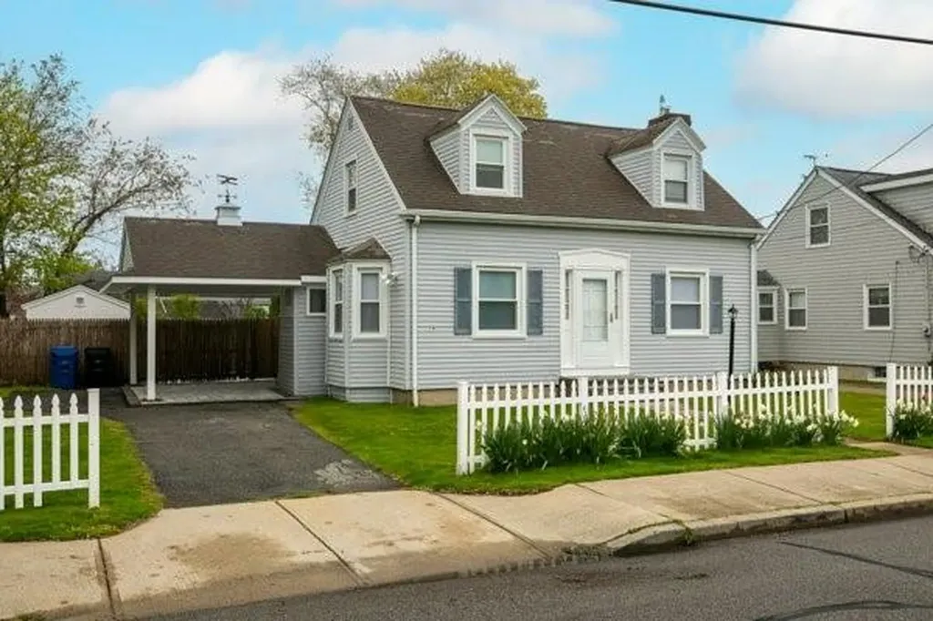 94 Eustis Avenue Newport RI 02840