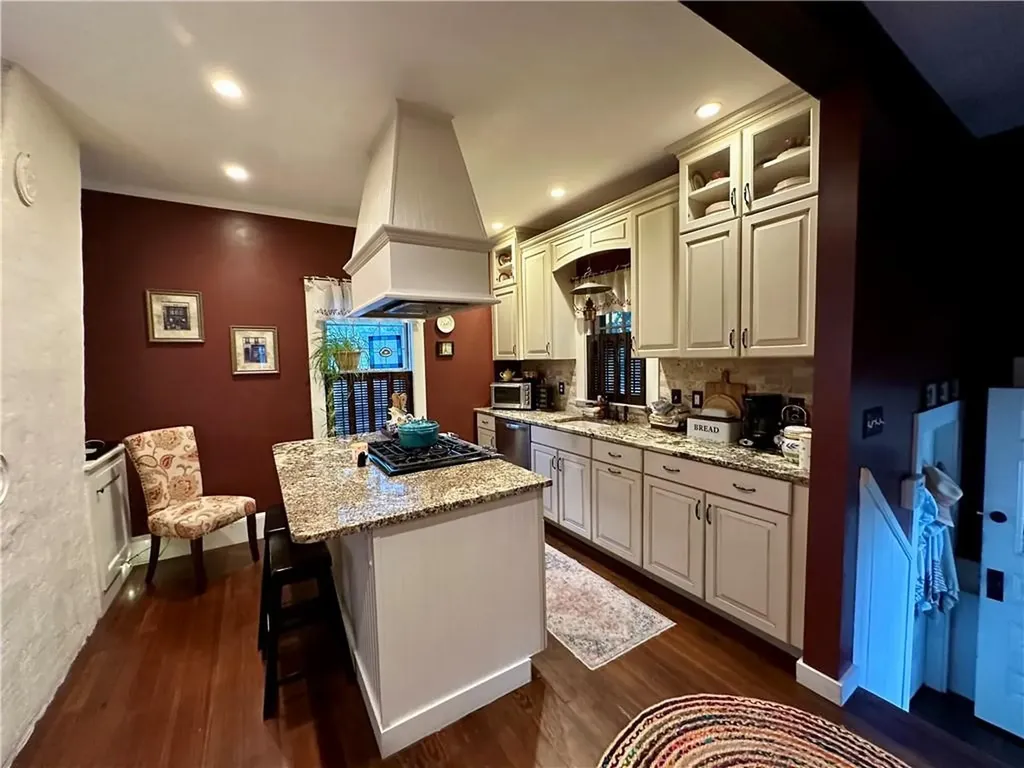 172 Bluff Avenue Cranston RI 02905