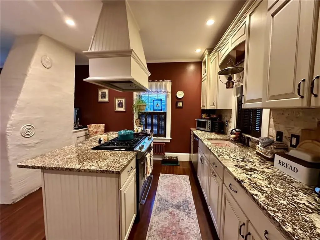 172 Bluff Avenue Cranston RI 02905