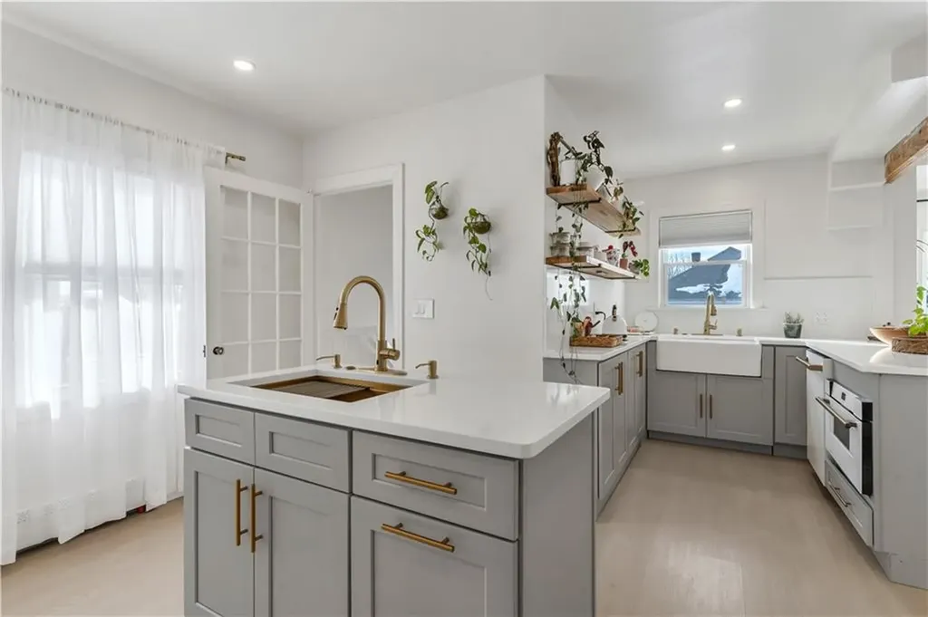 212 Leah Street Providence RI 02908