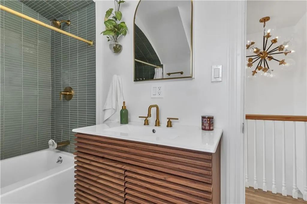 212 Leah Street Providence RI 02908