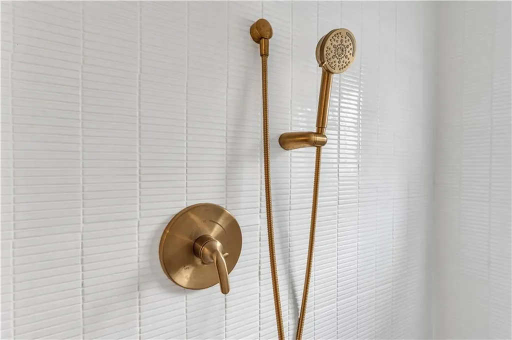 212 Leah Street Providence RI 02908