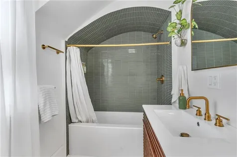 212 Leah Street Providence RI 02908