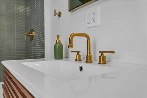 212 Leah Street Providence RI 02908