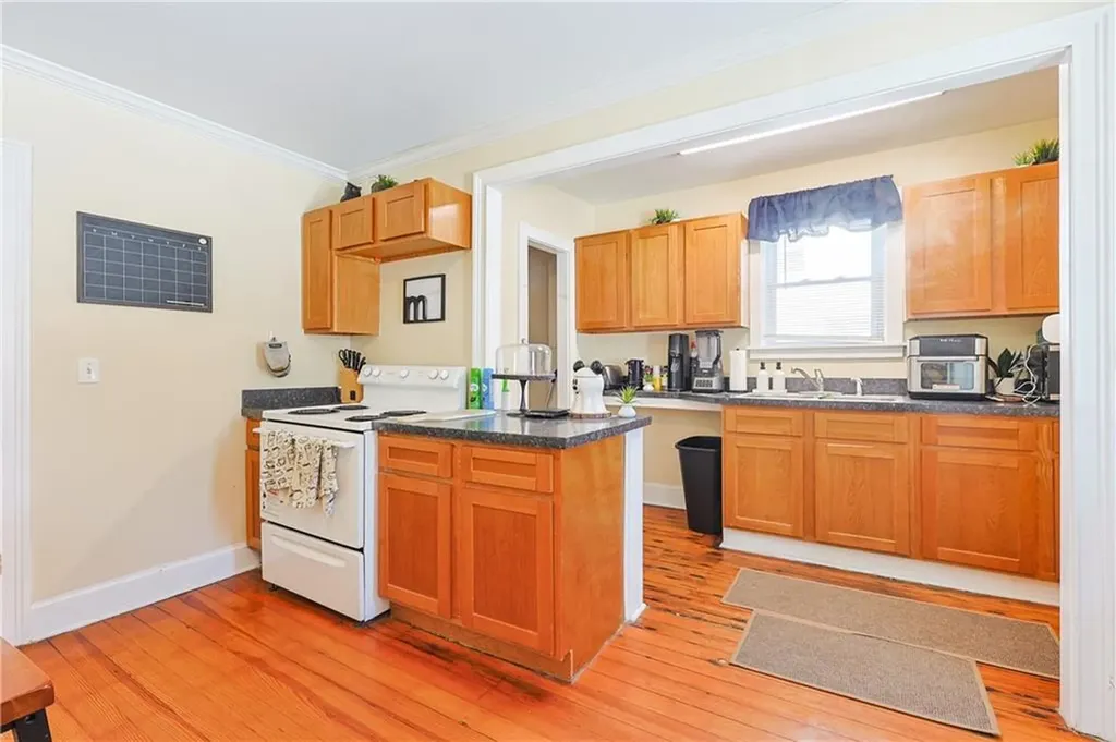 13 14 Pine Street Cranston RI 02910