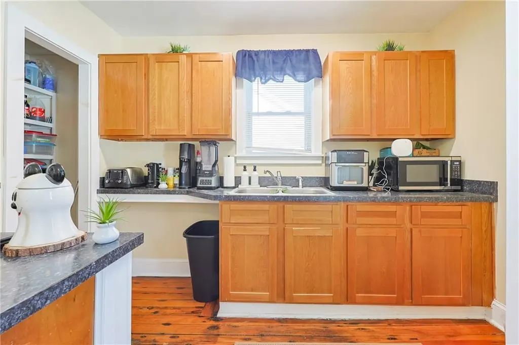 13 14 Pine Street Cranston RI 02910