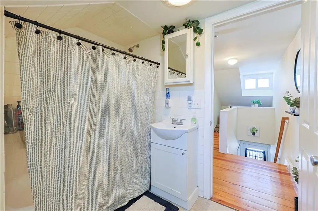 13 14 Pine Street Cranston RI 02910