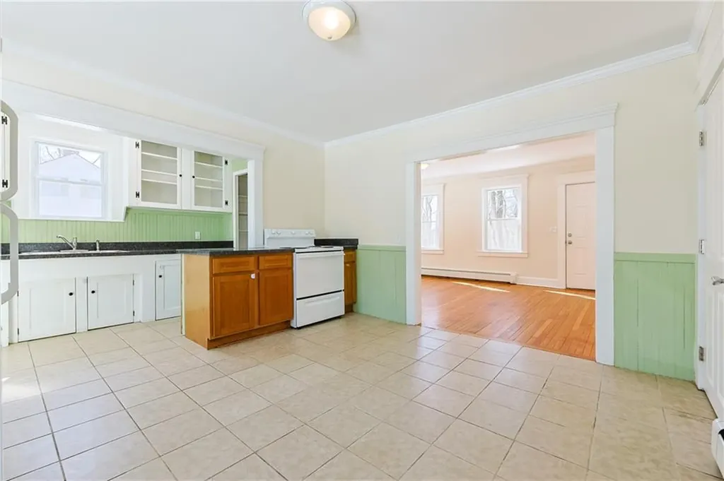 13 14 Pine Street Cranston RI 02910