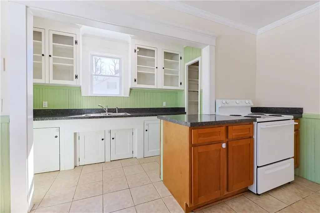13 14 Pine Street Cranston RI 02910