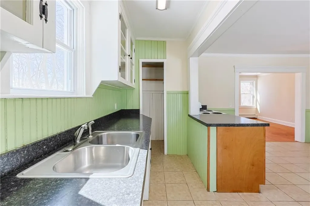 13 14 Pine Street Cranston RI 02910