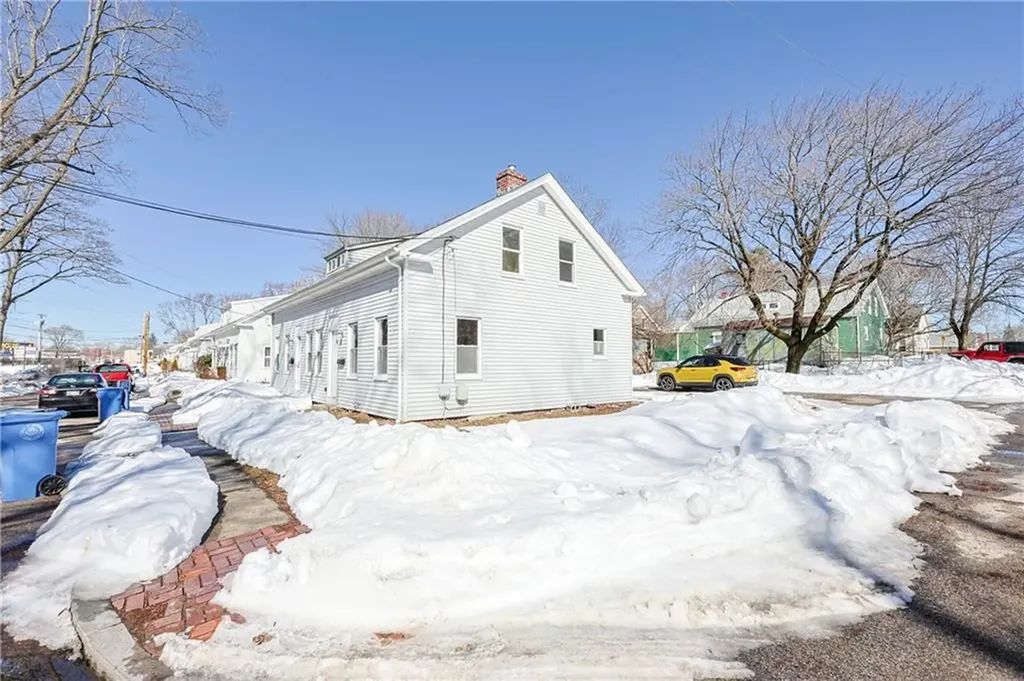 13 14 Pine Street Cranston RI 02910