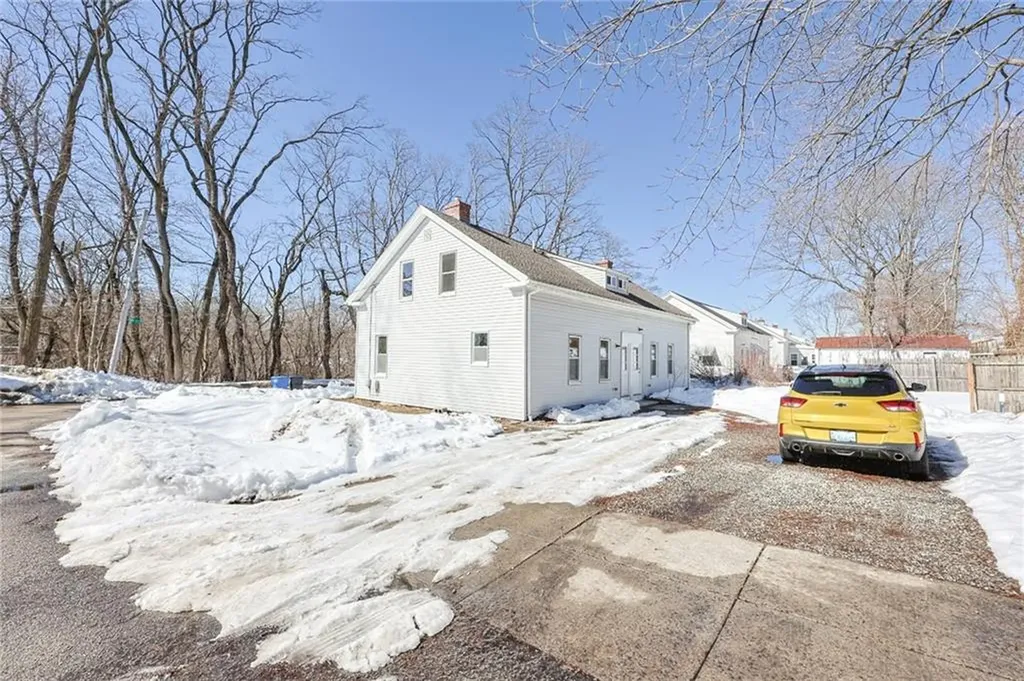 13 14 Pine Street Cranston RI 02910