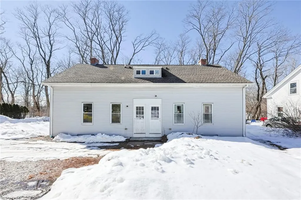 13 14 Pine Street Cranston RI 02910
