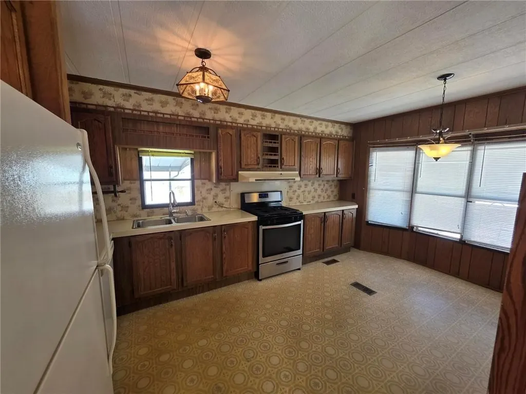 28 Lane E Lane Coventry RI 02816