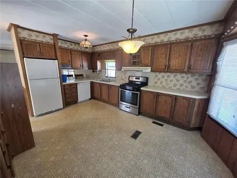 28 Lane E Lane Coventry RI 02816