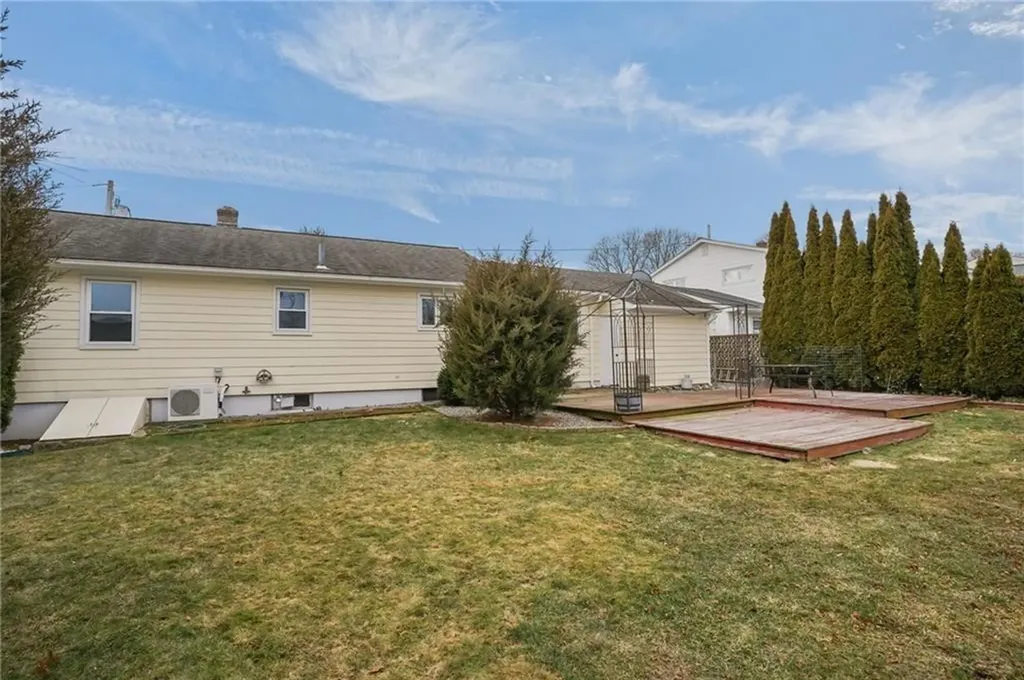 19 Salem Avenue Cranston RI 02920