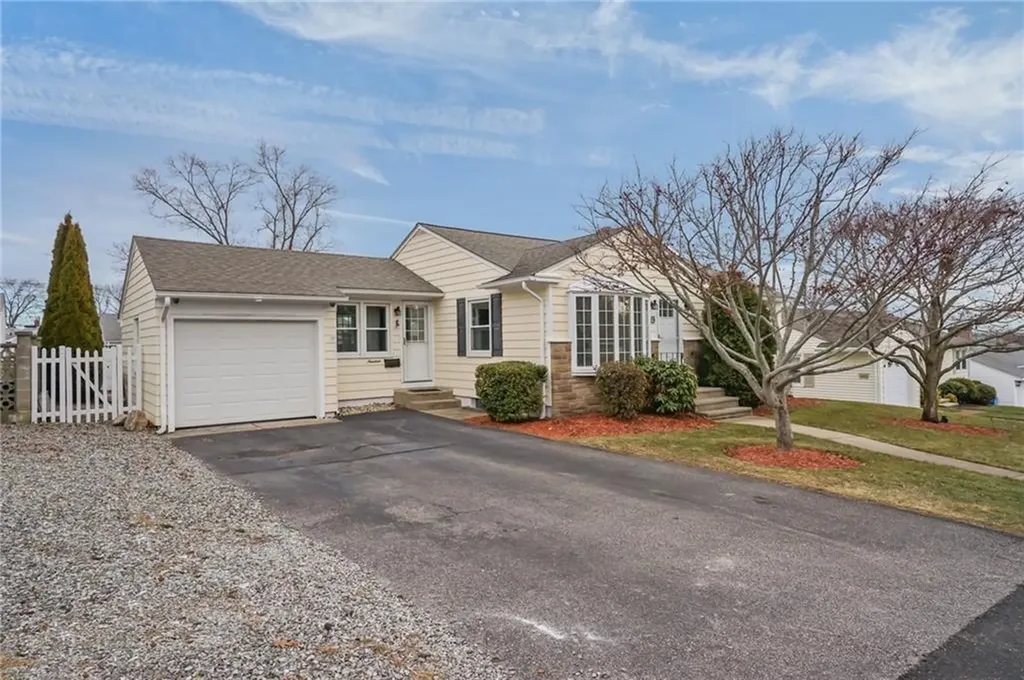 19 Salem Avenue Cranston RI 02920