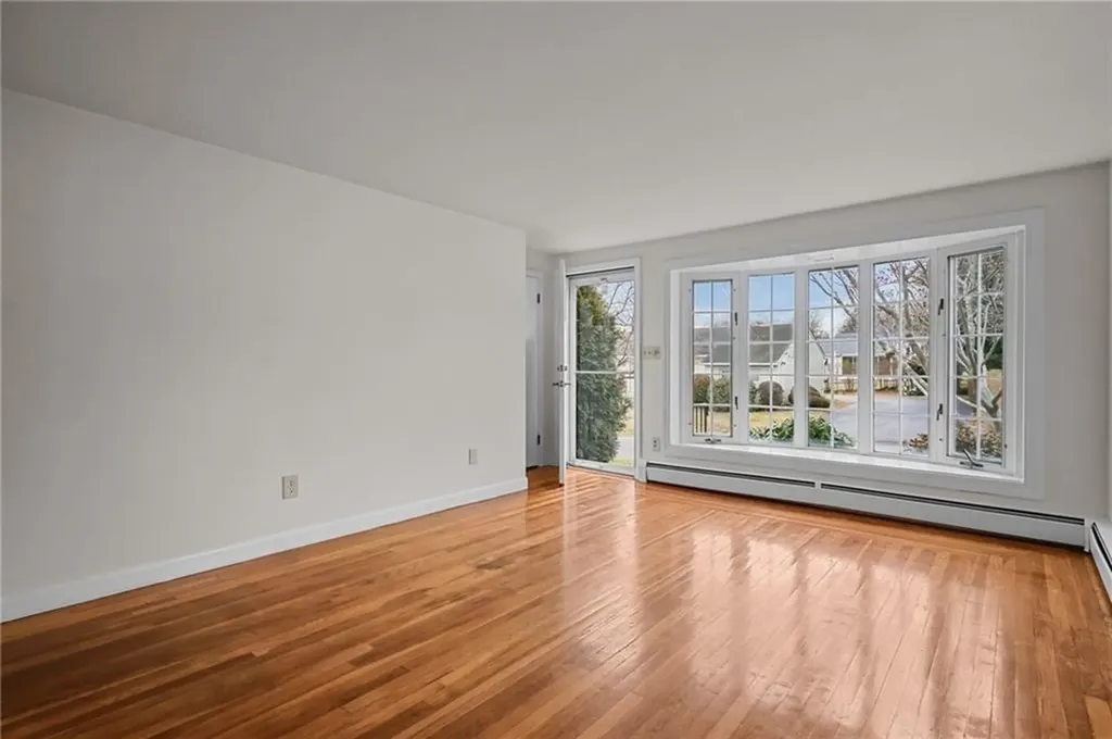 19 Salem Avenue Cranston RI 02920