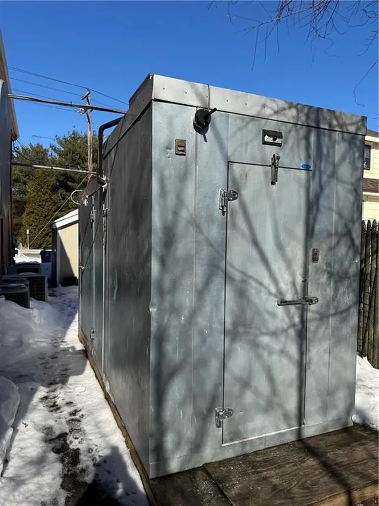 1690 W Shore Road Warwick RI 02889