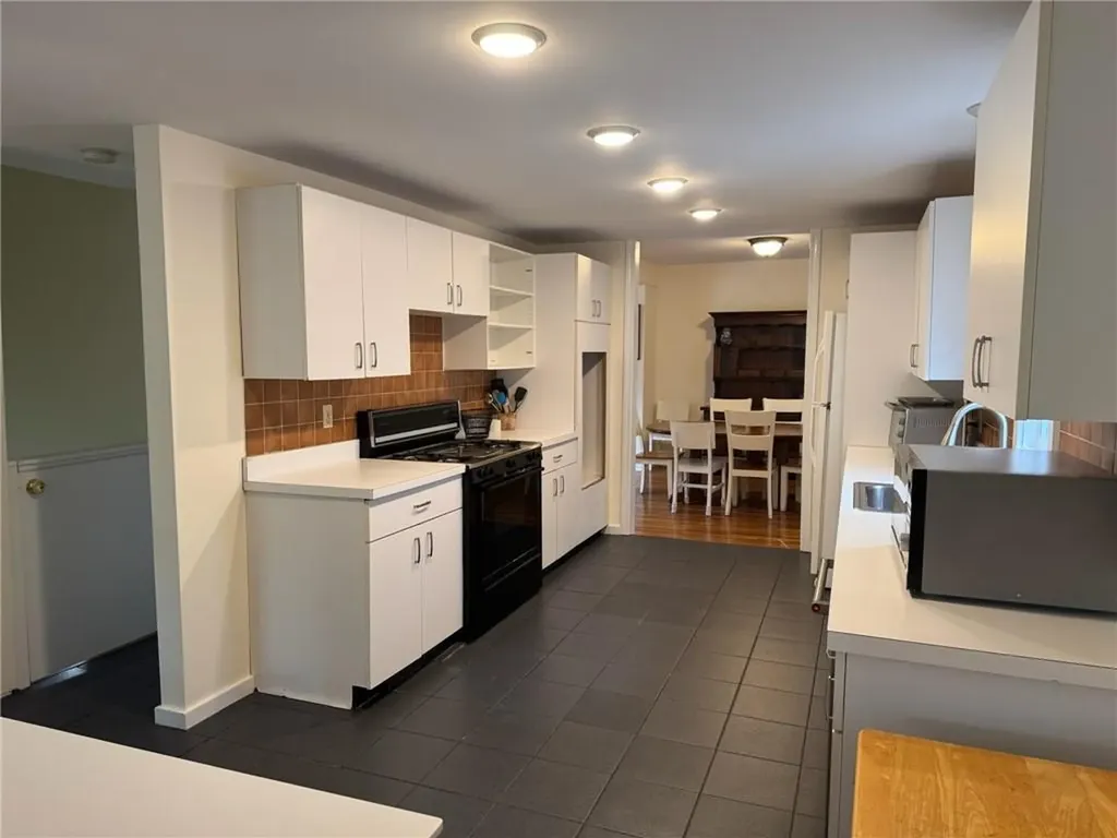 23 Carey Street Newport RI 02840