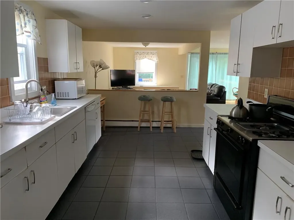 23 Carey Street Newport RI 02840