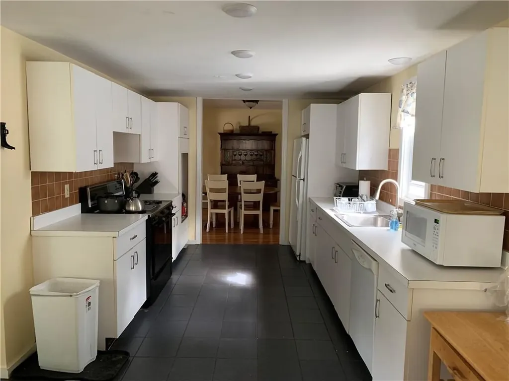 23 Carey Street Newport RI 02840