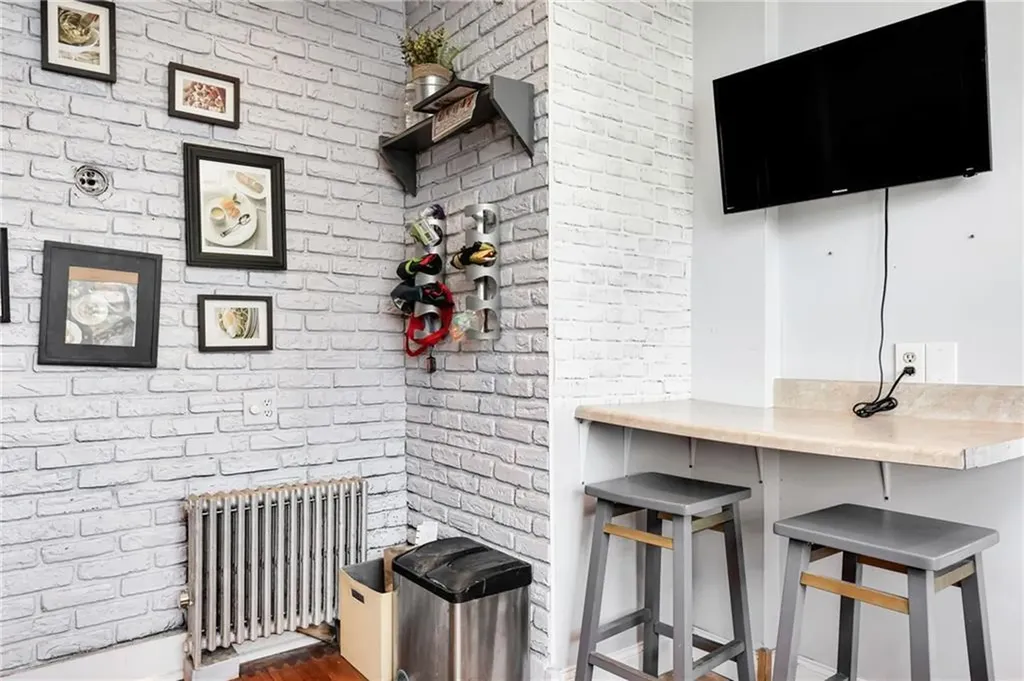 21 Elton Street Providence RI 02906