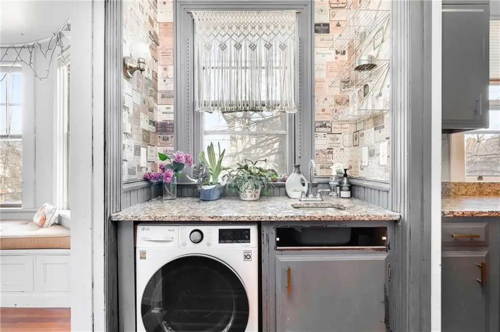 21 Elton Street Providence RI 02906