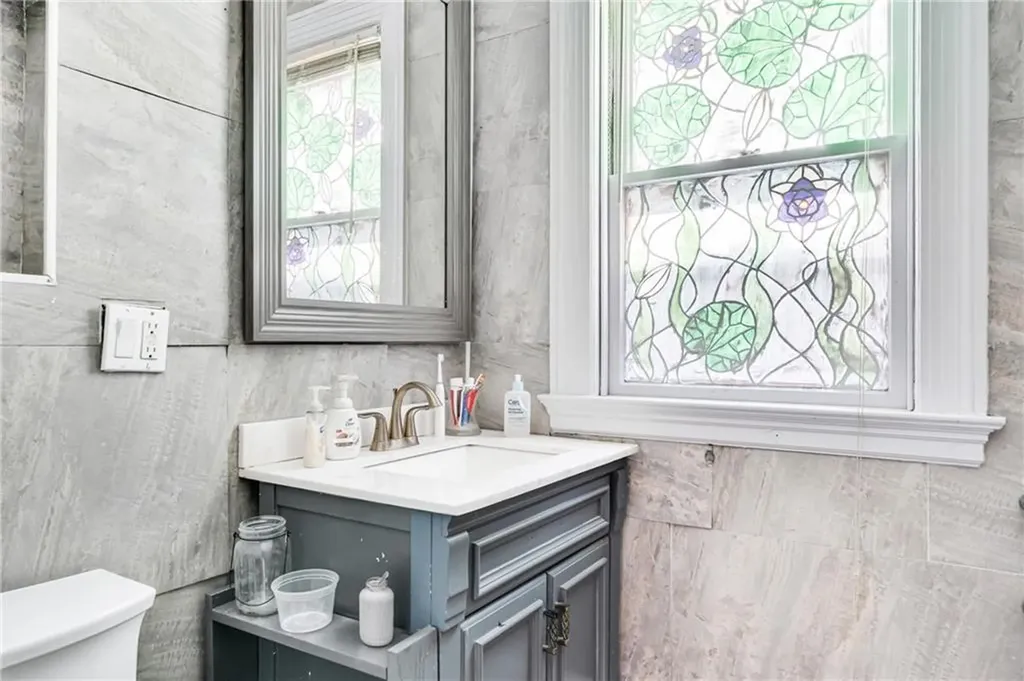 21 Elton Street Providence RI 02906