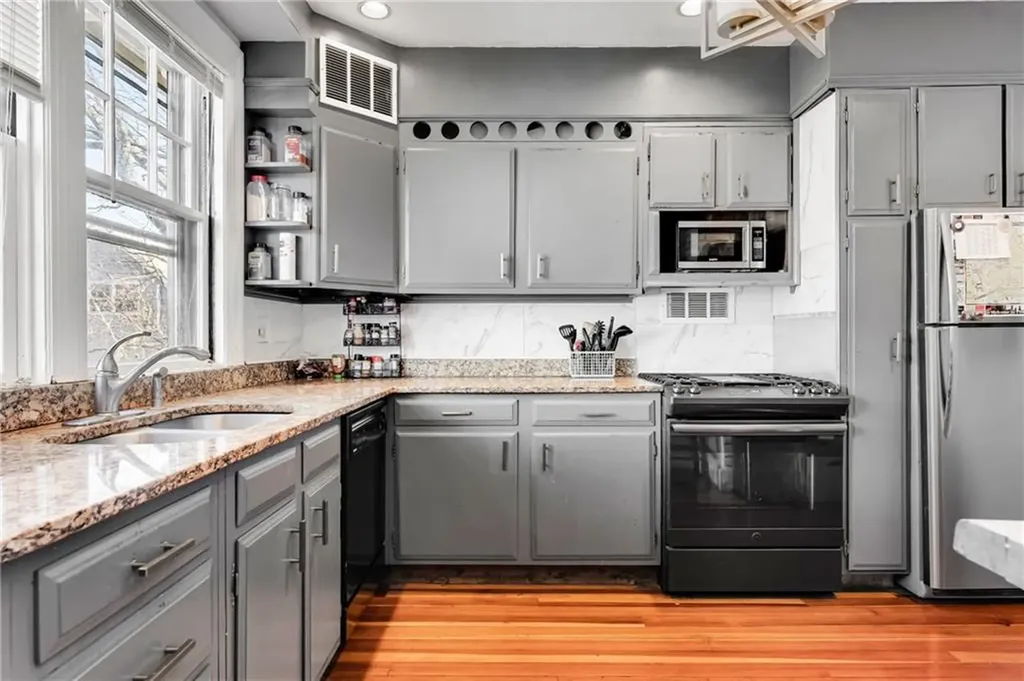 21 Elton Street Providence RI 02906