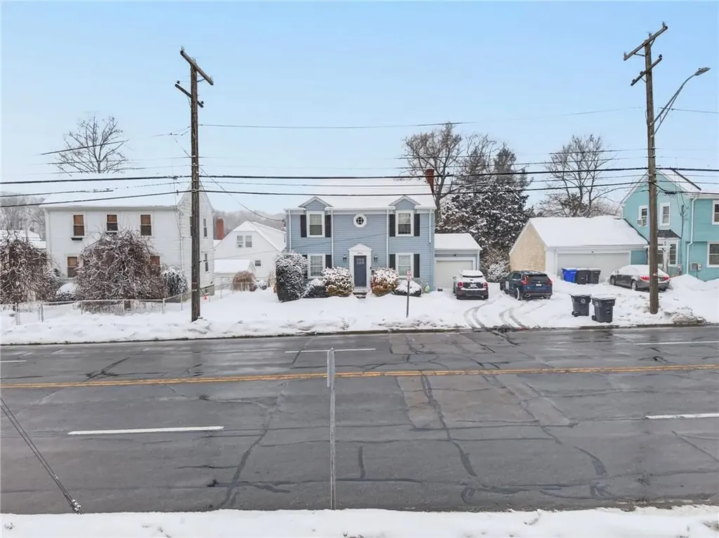 2941 Pawtucket Avenue East Providence RI 02915