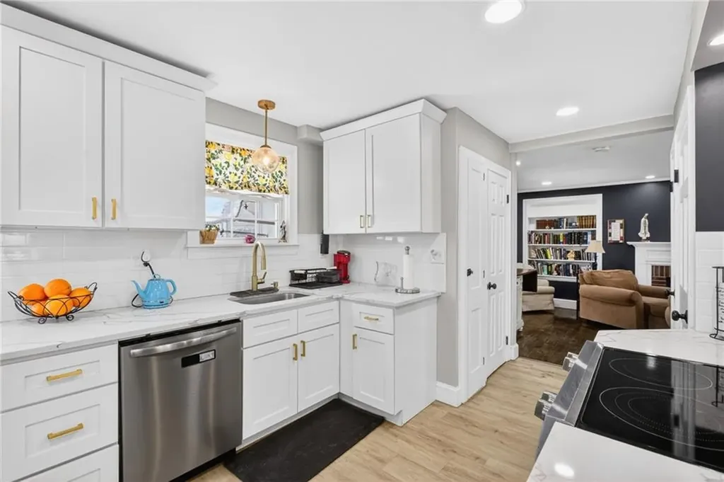 2941 Pawtucket Avenue East Providence RI 02915