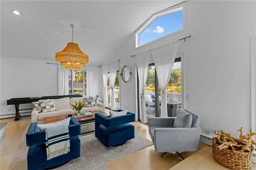 93 Riverside Drive South Kingstown RI 02879