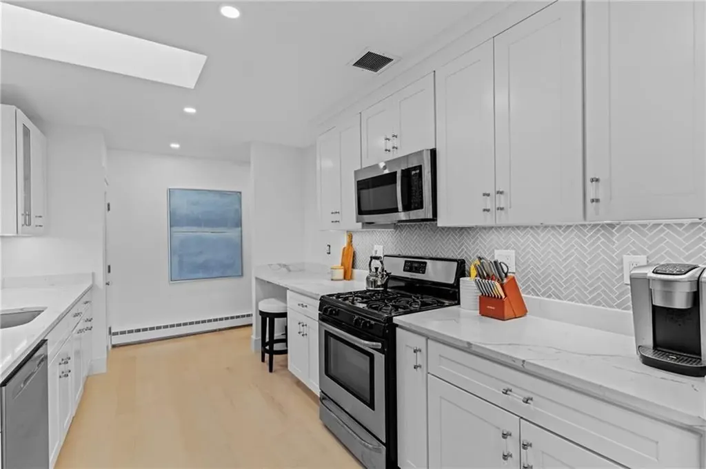 93 Riverside Drive South Kingstown RI 02879