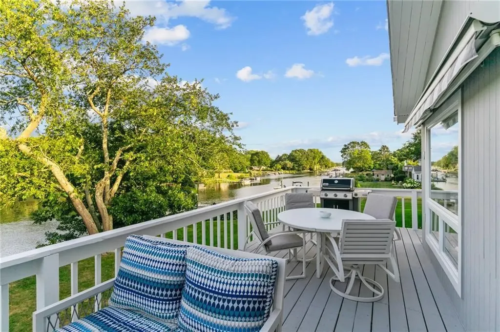 93 Riverside Drive South Kingstown RI 02879