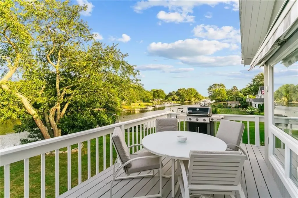 93 Riverside Drive South Kingstown RI 02879