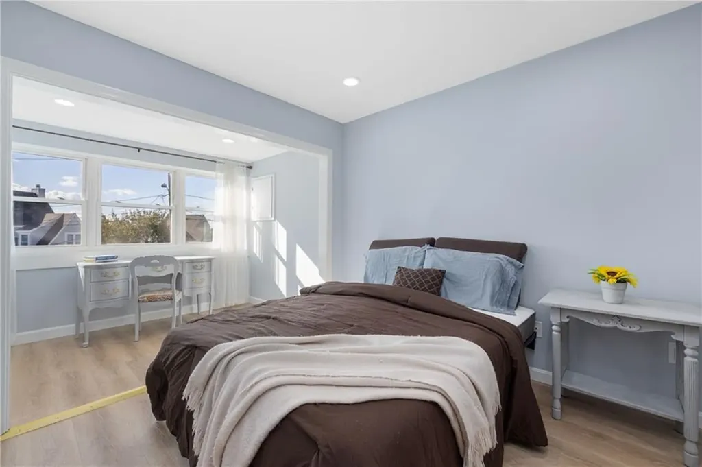 152 Tuckerman Avenue Middletown RI 02842