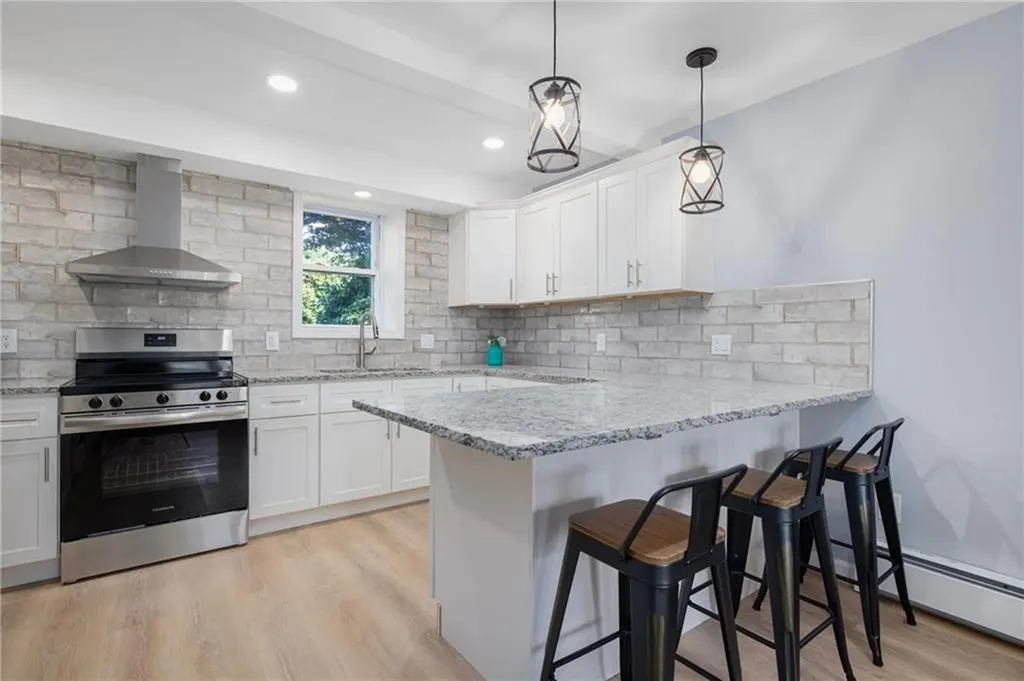 152 Tuckerman Avenue Middletown RI 02842