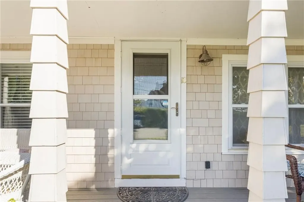 152 Tuckerman Avenue Middletown RI 02842