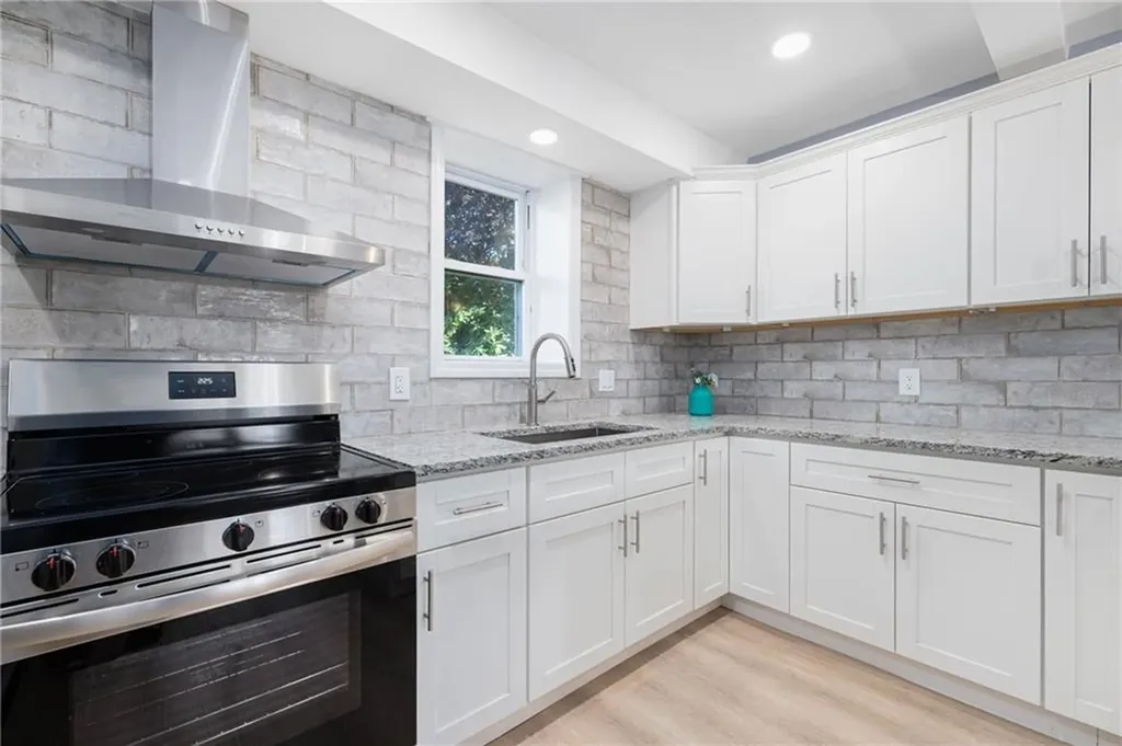 152 Tuckerman Avenue Middletown RI 02842